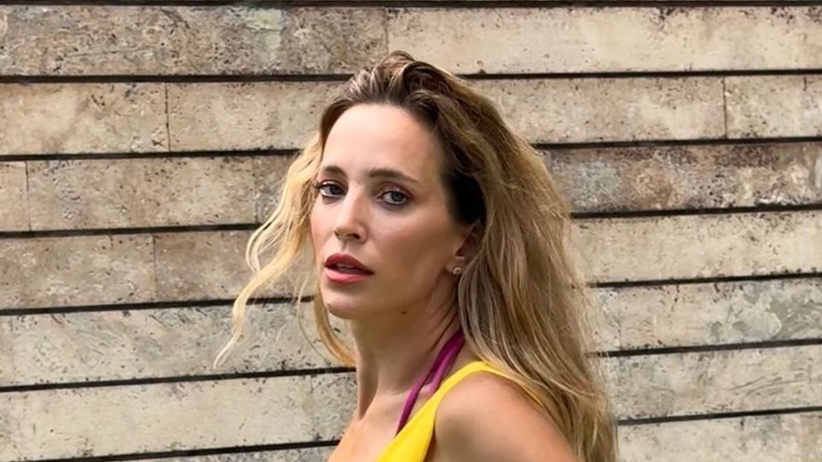 Luisana Lopilato se suma al rosa empolvado furor en clave calzas ultra XS y tricolor