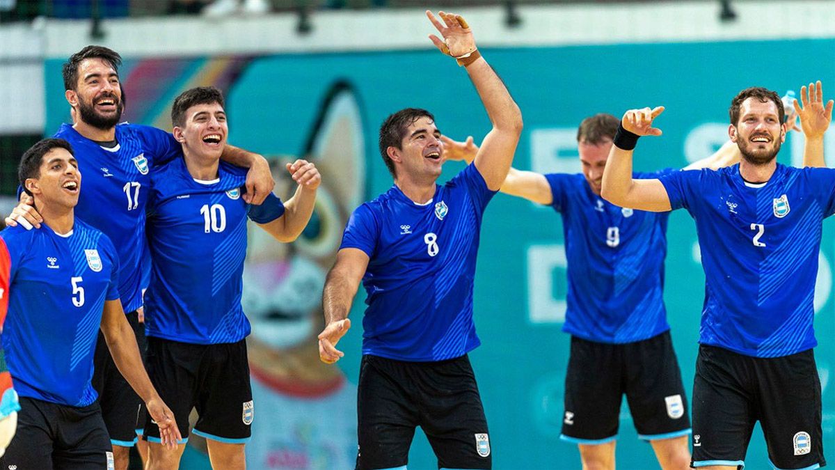 Los Gladiadores festejan la obtención del oro en los Juegos Odesur 2022.