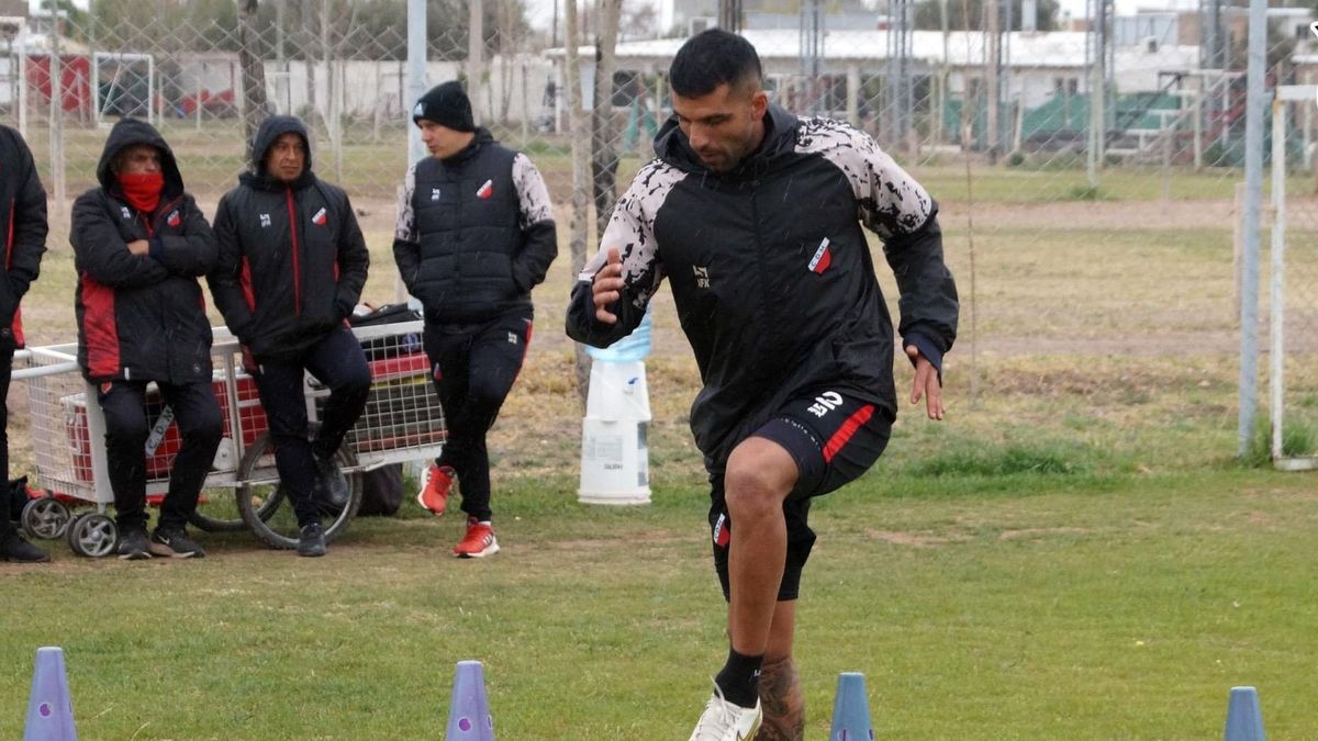 Nicolás Agorreca se ganó un lugar en el once de Luis García. Nicolás Agorreca se ganó un lugar en el once de Luis García.