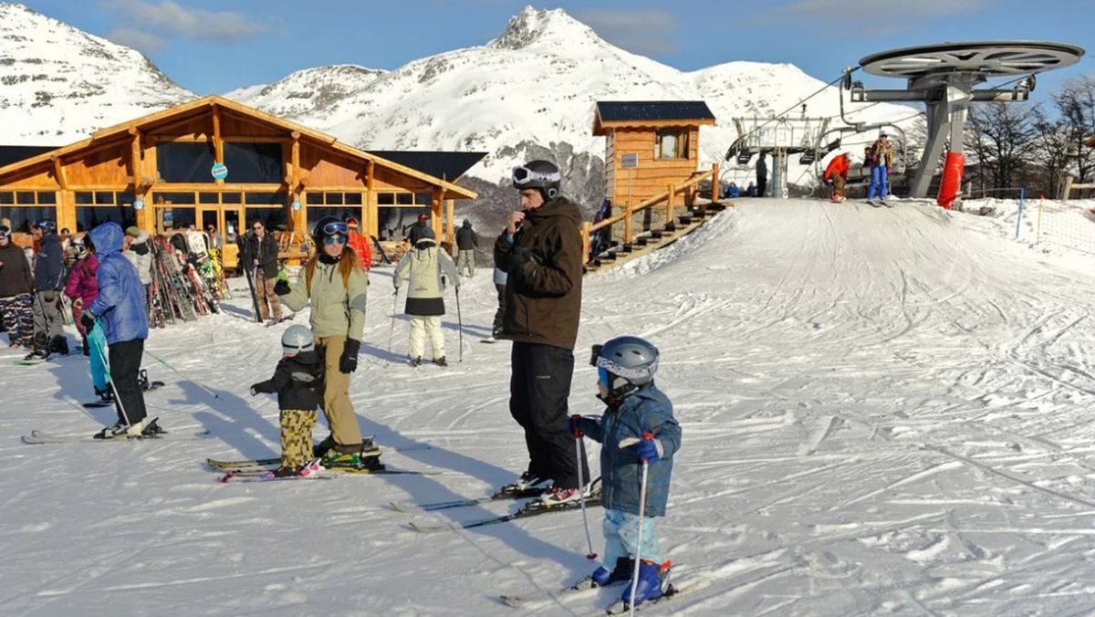 En el Centro de esquí Cerro Castor, en Ushuaia, la temporada que comienza el próximo 28 de junio se extiente hasta octubre En el Centro de esquí Cerro Castor, en Ushuaia, la temporada que comienza el próximo 28 de junio se extiente hasta octubre