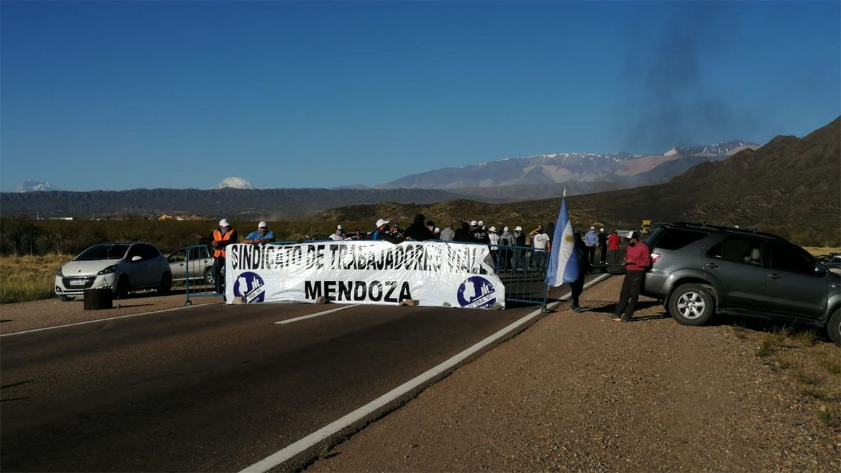 Trabajadores viales hicieron un corte en la Ruta 7