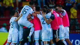 Maradona felicitó al sub 23 por el logro en el Preolímpico