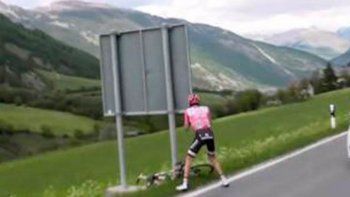 Tremendo lo que le pasó al líder: lo llamó la naturaleza y lo hizo en plena carrera