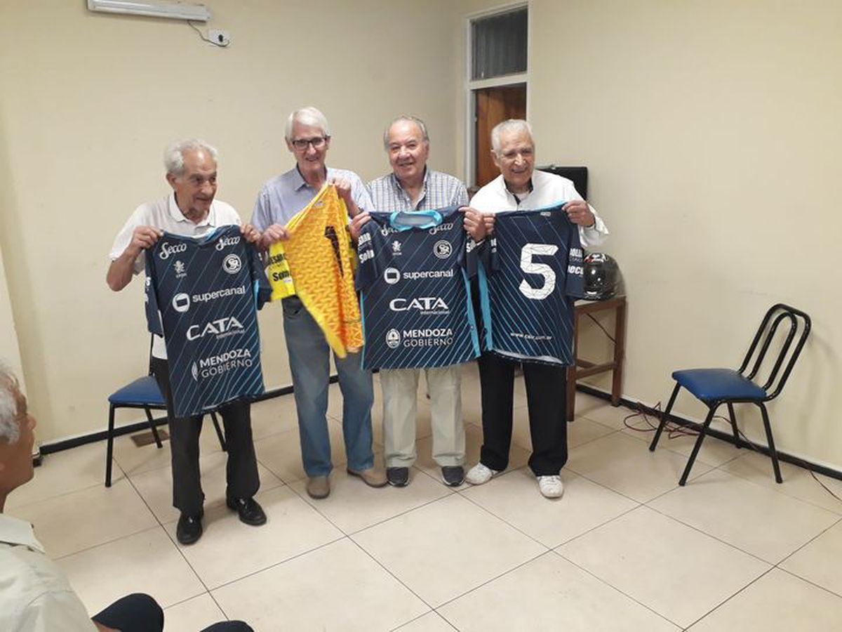 Carlos Villarroel, Juan Silverio Filizzolla, Osvaldo Aliendro y el Conejo Cortez.