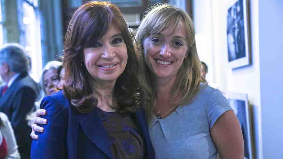 Anabel Fernández Sagasti publicó una foto con Cristina Kirchner brindándole su apoyo.