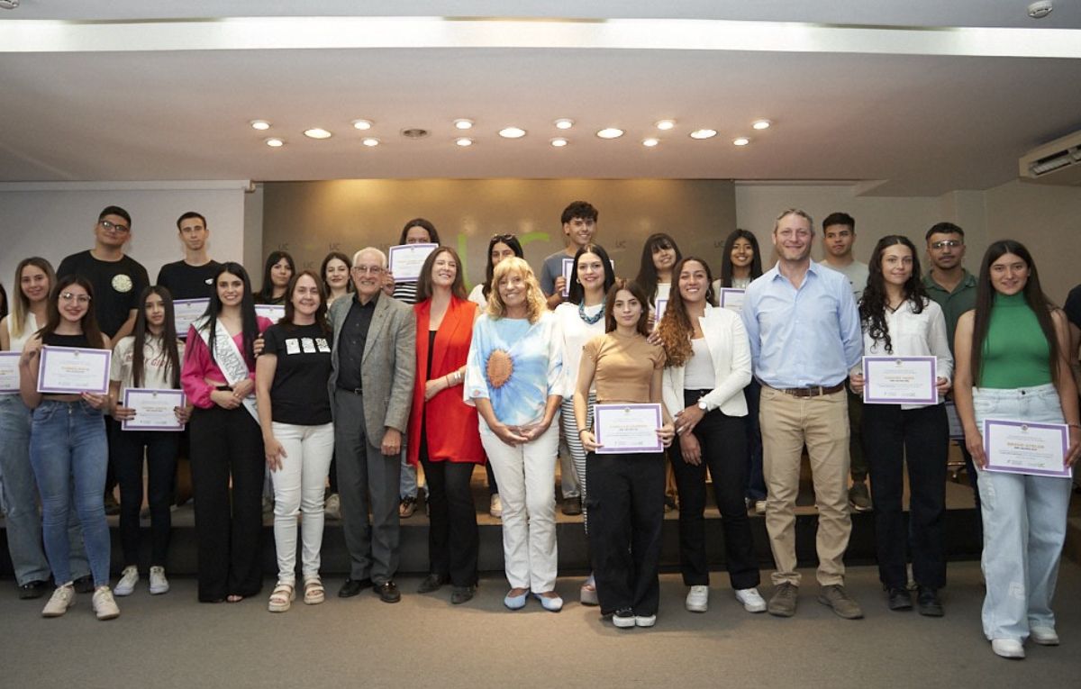 Más de 100 estudiantes cursan con becas que otorga la Fundación Grupo América y la Univerdidad de Congreso.