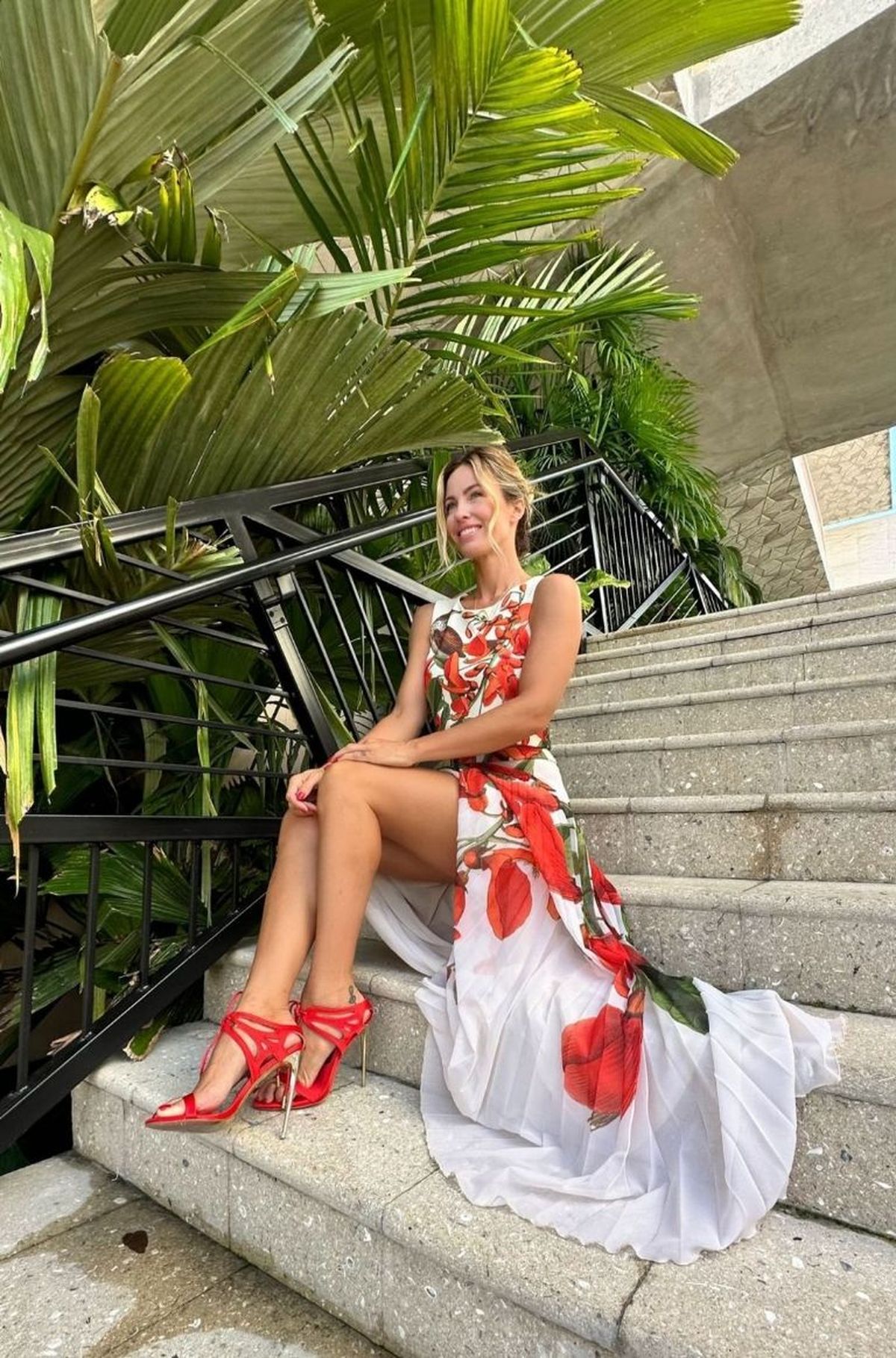 Rocío Guirao Díaz revoluciona Miami con el vestido estampado que arrasará esta temporada. Rocío Guirao Díaz revoluciona Miami con el vestido estampado que arrasará esta temporada.