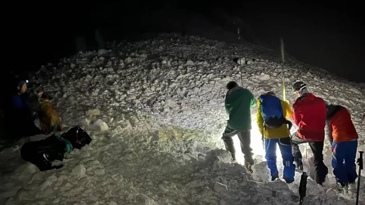 El momento del rescate del esquiador cordobés en el cerro López de Bariloche. El momento del rescate del esquiador cordobés en el cerro López de Bariloche.
