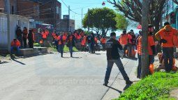 La solidaridad los une y dedican sus días de vacaciones a ayudar