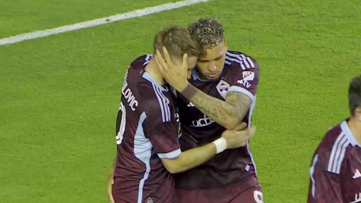 El brasileño Navarro ya convirtió de penal y puso al Colorado Rapids 1 a 0 sobre el Inter Miami en tiempo de descuento del período inicial. El brasileño Navarro ya convirtió de penal y puso al Colorado Rapids 1 a 0 sobre el Inter Miami en tiempo de descuento del período inicial.