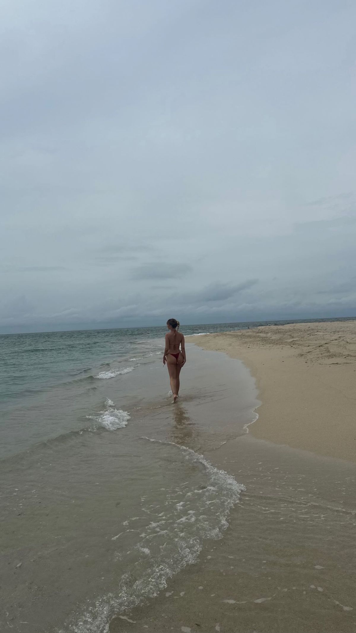 Ester Expósito arrasó en microbikini ultra XS desde la playa. Ester Expósito arrasó en microbikini ultra XS desde la playa.