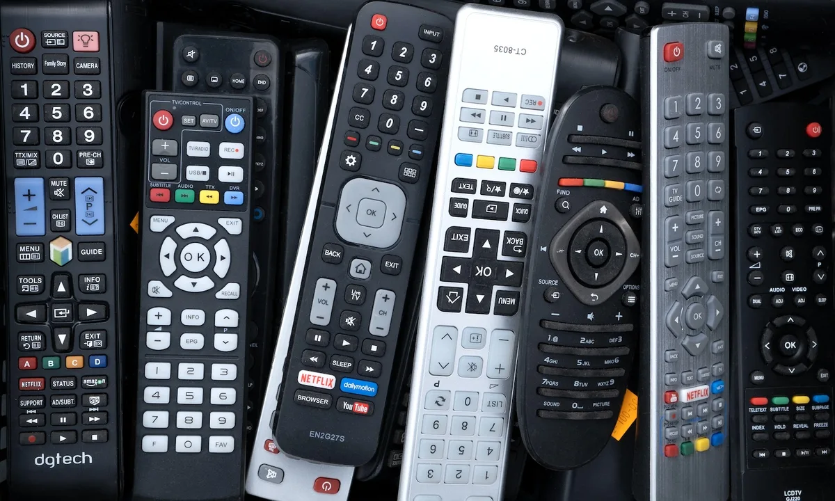 Quien tiene un control remoto viejo en casa, tiene un tesoro: por qué y para qué sirve reutilizarlo