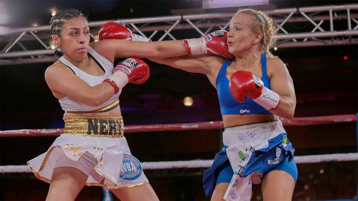 La argentina Y&eacute;sica Bopp no pude retener el cintur&oacute;n de la AMB.