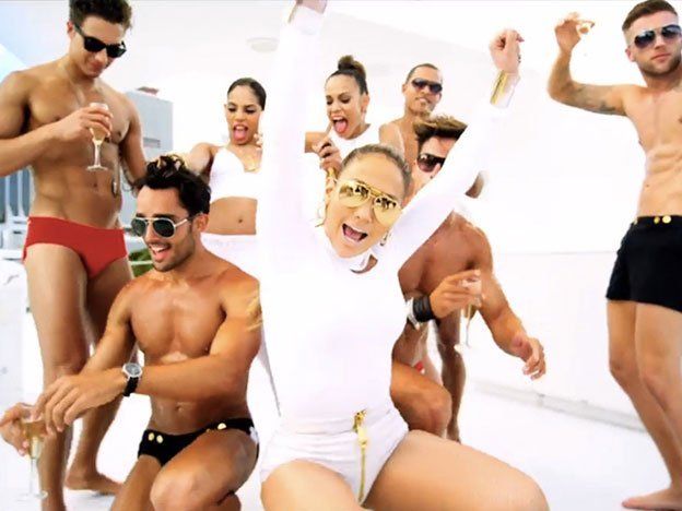 Jennifer Lopez de crucero y rodeada de papis