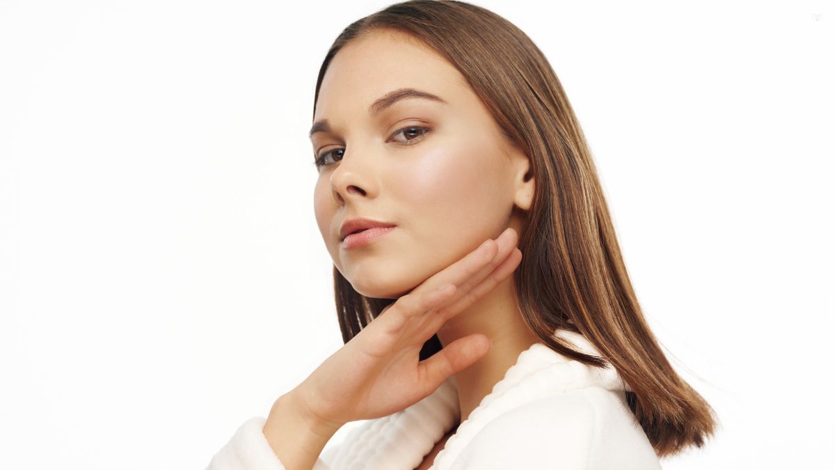 Qué significa tocarse la mandíbula al hablar, según la psicología