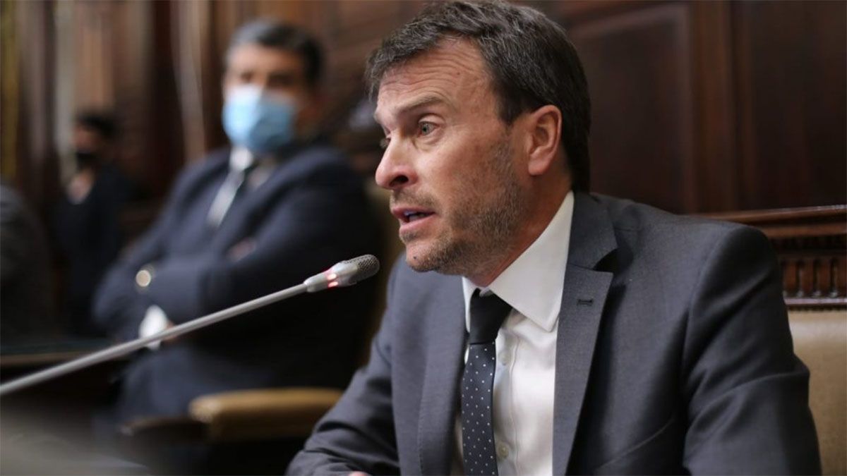 El ministro de Hacienda, Lisandro Nieri, volvió a incluir en el presupuesto 2022 la rebaja del 50% en Ingresos Brutos para las actividades económicas más golpeadas por la pandemia.