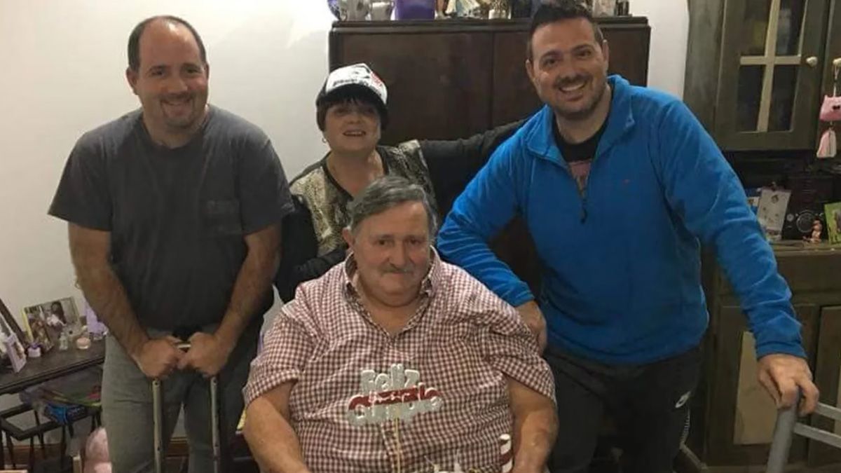 Daniel Frasca junto a su mujer y sus dos hijos. Vivieron toda la vida en Capital y se mudaron a Lanús, dpnde viven actualmente Daniel Frasca junto a su mujer y sus dos hijos. Vivieron toda la vida en Capital y se mudaron a Lanús, dpnde viven actualmente