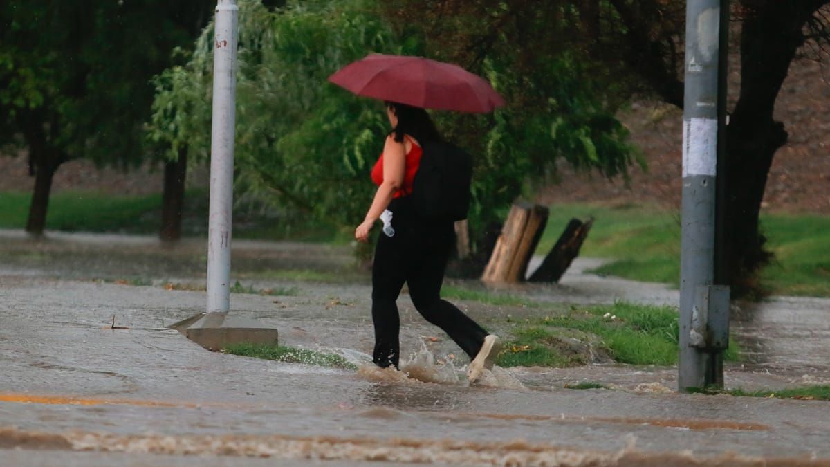El pronóstico del tiempo indica fuertes lluvias para esta noche y la madrugada del miércoles.