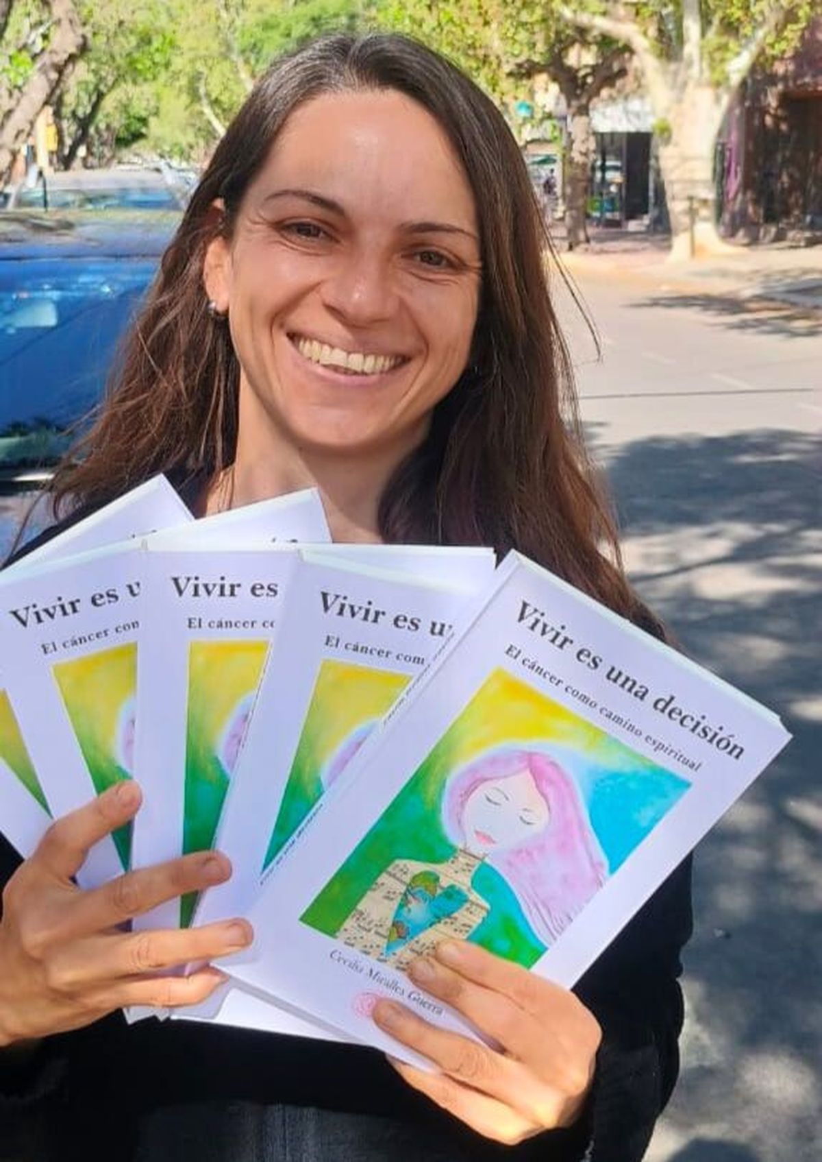 Con su libro, donde cuenta una experiencia superadora. Con su libro, donde cuenta una experiencia superadora.