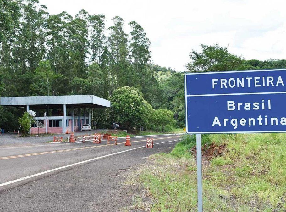 Casación declaró inadmisible el planteo de dos argentinos que pedían la inconstitucionalidad de la prohibición de ingreso por pasos fronterizos argentinos.&nbsp;