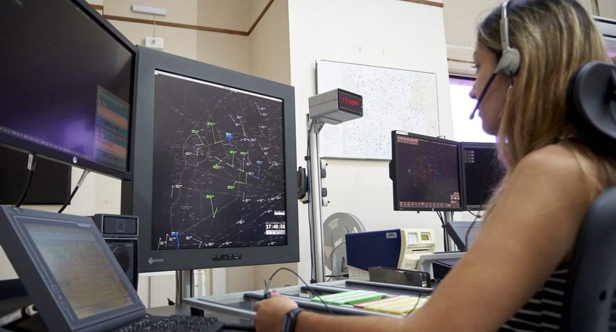 El gobierno nacional dictó la conciliación obligatoria y obligó al gremio de los controladores aéreos a no realizar la medida de fuerza y a la empresa de retrotraer los despidos por 15 días.
