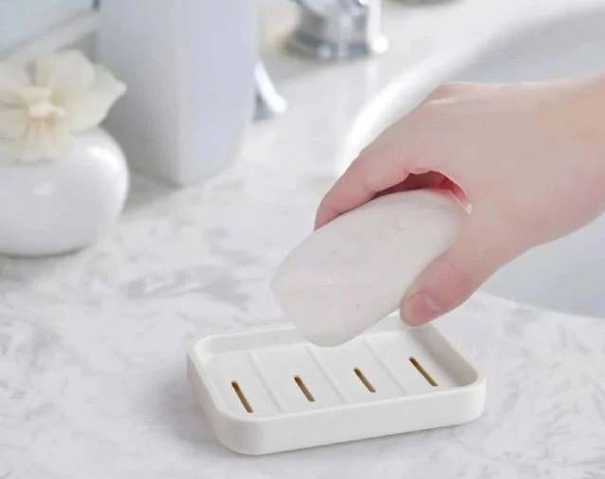 DIY: recicla las tapas sueltas de los táperes que tienes en tu cocina con esta fabulosa idea. DIY: recicla las tapas sueltas de los táperes que tienes en tu cocina con esta fabulosa idea.