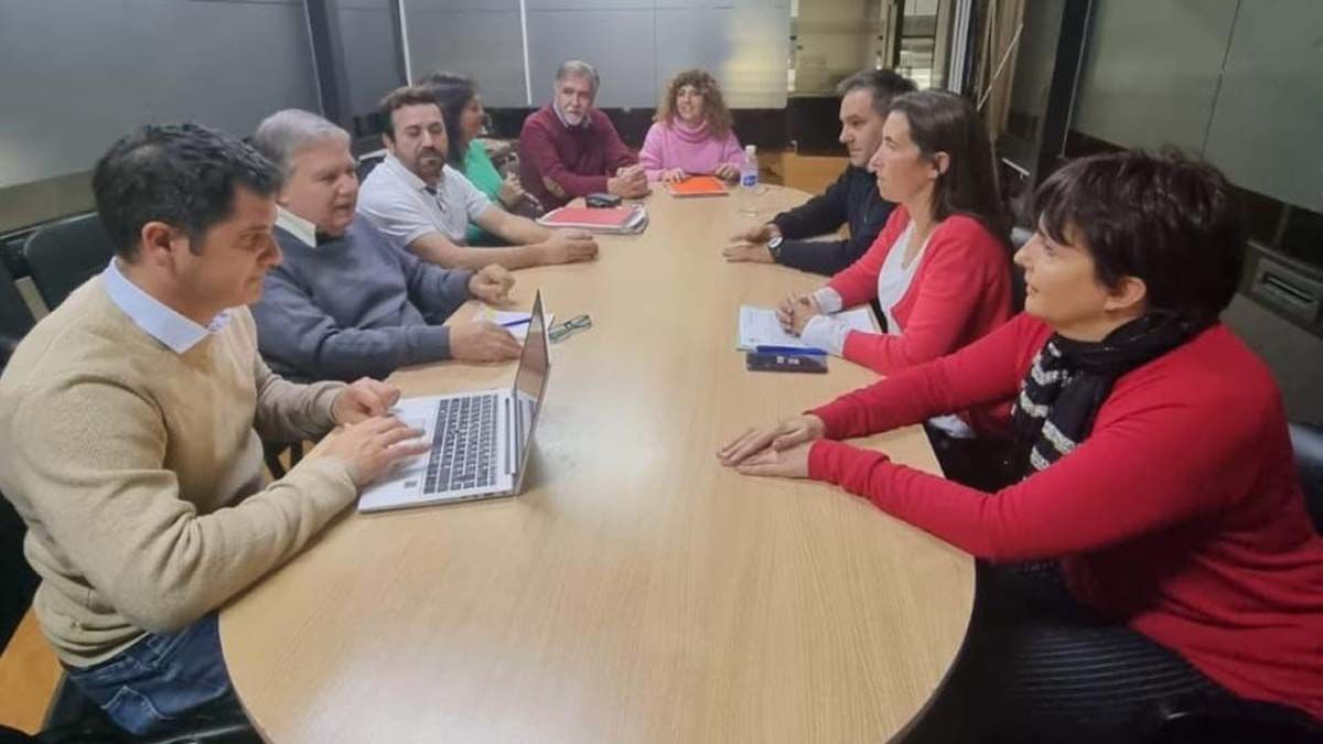 Extensas fueron este lunes las negociaciones entre AMPROS y el Gobierno.