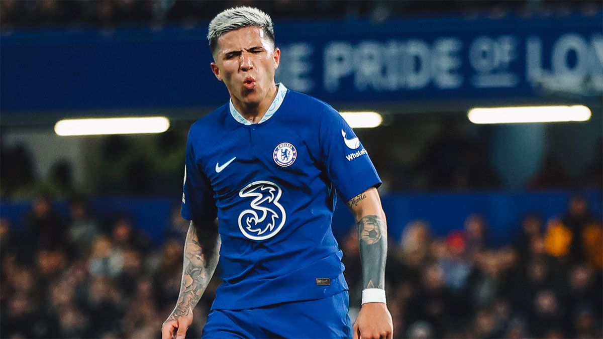Enzo Fernández llegó al Chelsea y rápidamente debutó como titular.
