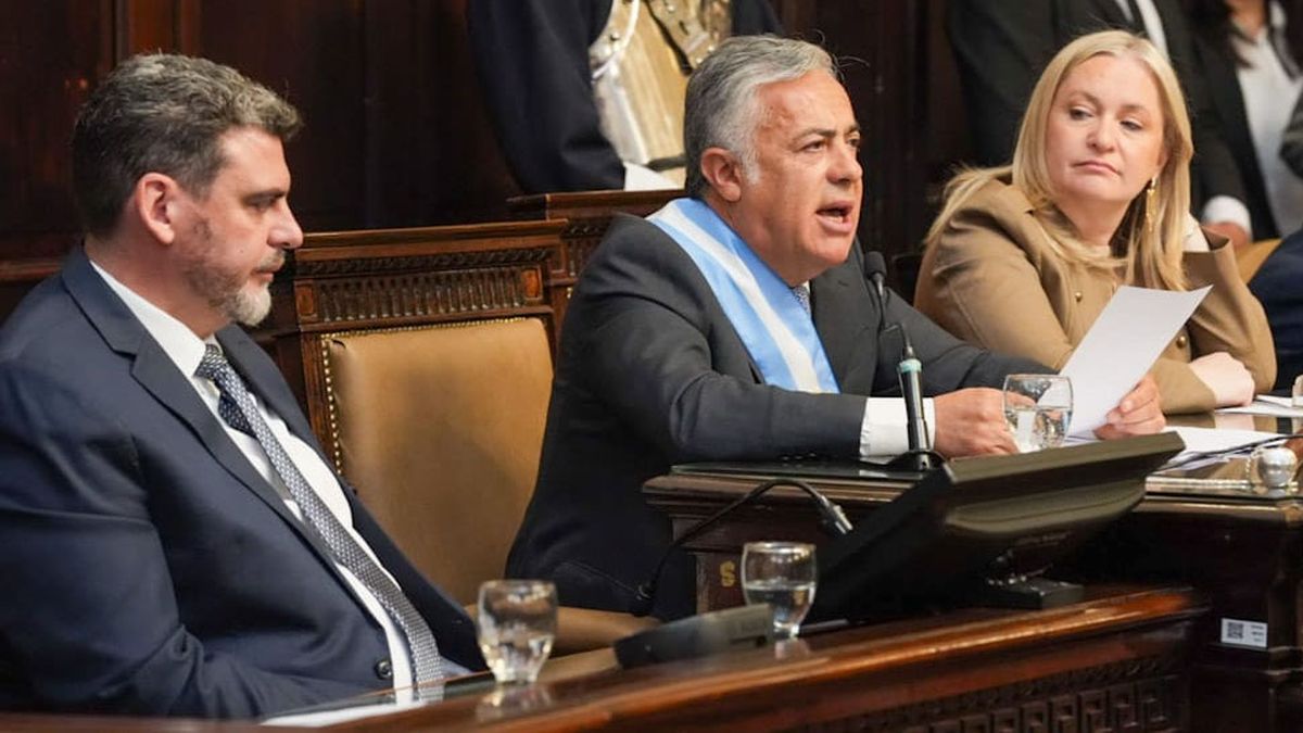 Martín Kerchner, Alfredo Cornejo y Hebe Casado, durante la apertura de sesiones ordinarias en la Asamblea Legislativa. Martín Kerchner, Alfredo Cornejo y Hebe Casado, durante la apertura de sesiones ordinarias en la Asamblea Legislativa.