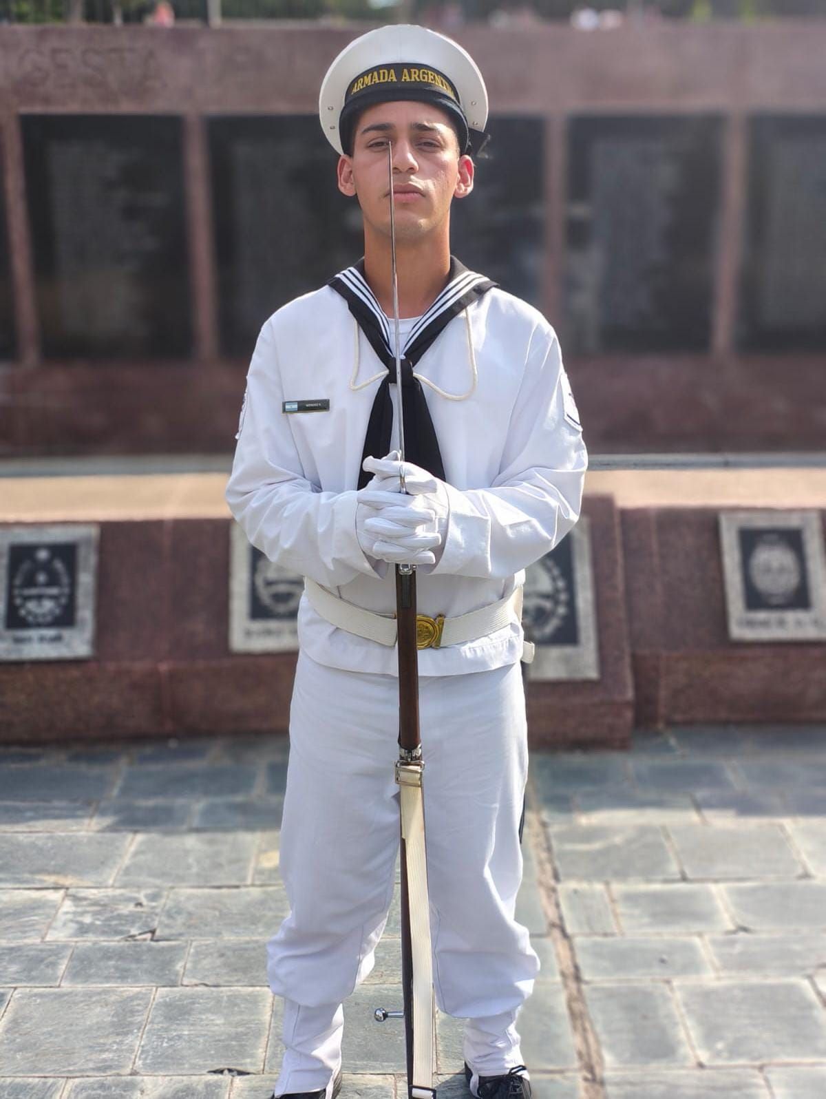 Lautaro Veragua tiene 19 a&ntilde;os e ingres&oacute; a la Armada hace 5 meses. Fotos: Gentileza