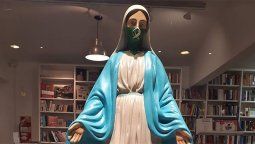 Una virgen con el pañuelo del aborto causó polémica en una muestra de arte