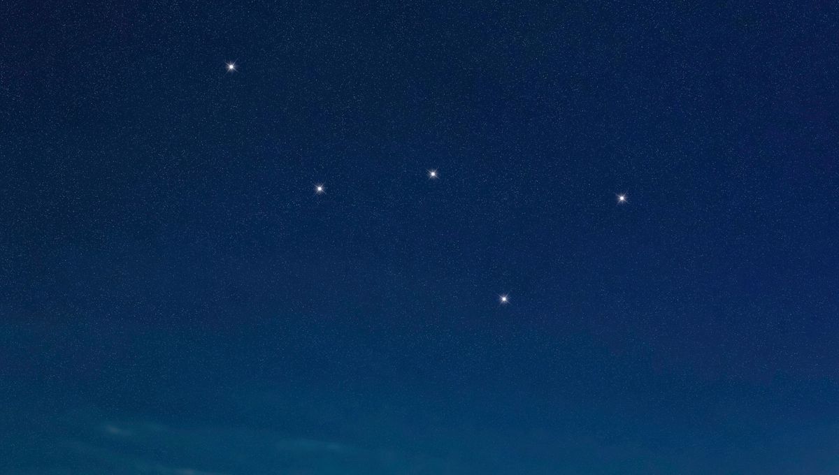 Las constelaciones grafican un mapa del cielo que sirve a los navegantes y viajeros. Las constelaciones grafican un mapa del cielo que sirve a los navegantes y viajeros.