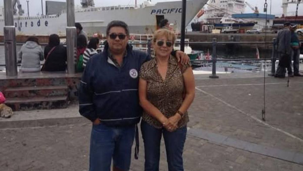 Daniel y Laura, una historia de amor que nació en el aeropuerto. Ella es chilena y argentina por adopción. Daniel y Laura, una historia de amor que nació en el aeropuerto. Ella es chilena y argentina por adopción.