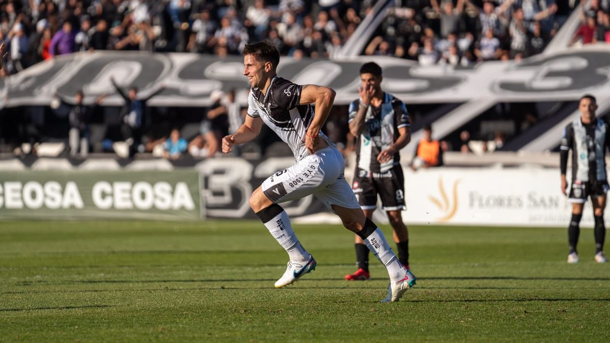 Imanol González fue el autor del gol de la victoria de Gimnasia y Esgrima. Foto: Axel Lloret/UNO.