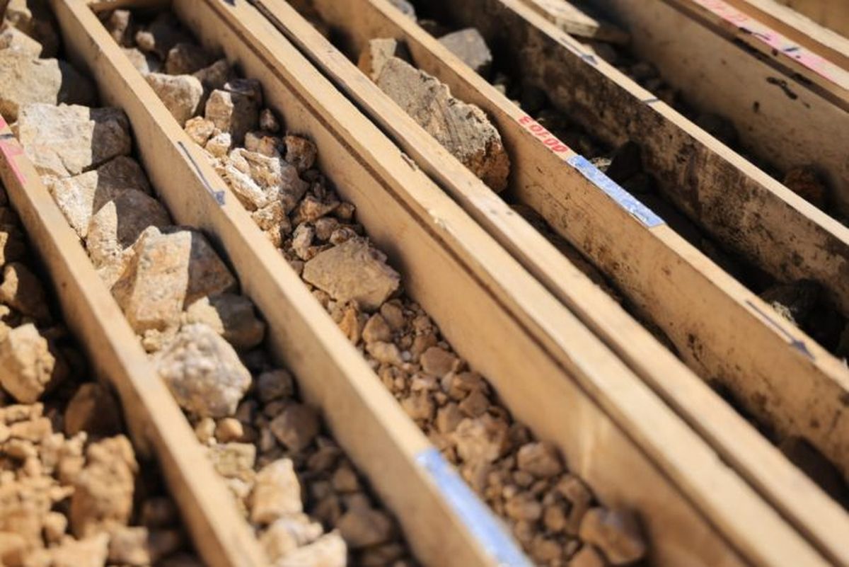 La mina tiene un gran potencial para abastecer a Argentina, que actualmente importa el 30% del hierro que necesita de otros países. La mina tiene un gran potencial para abastecer a Argentina, que actualmente importa el 30% del hierro que necesita de otros países.