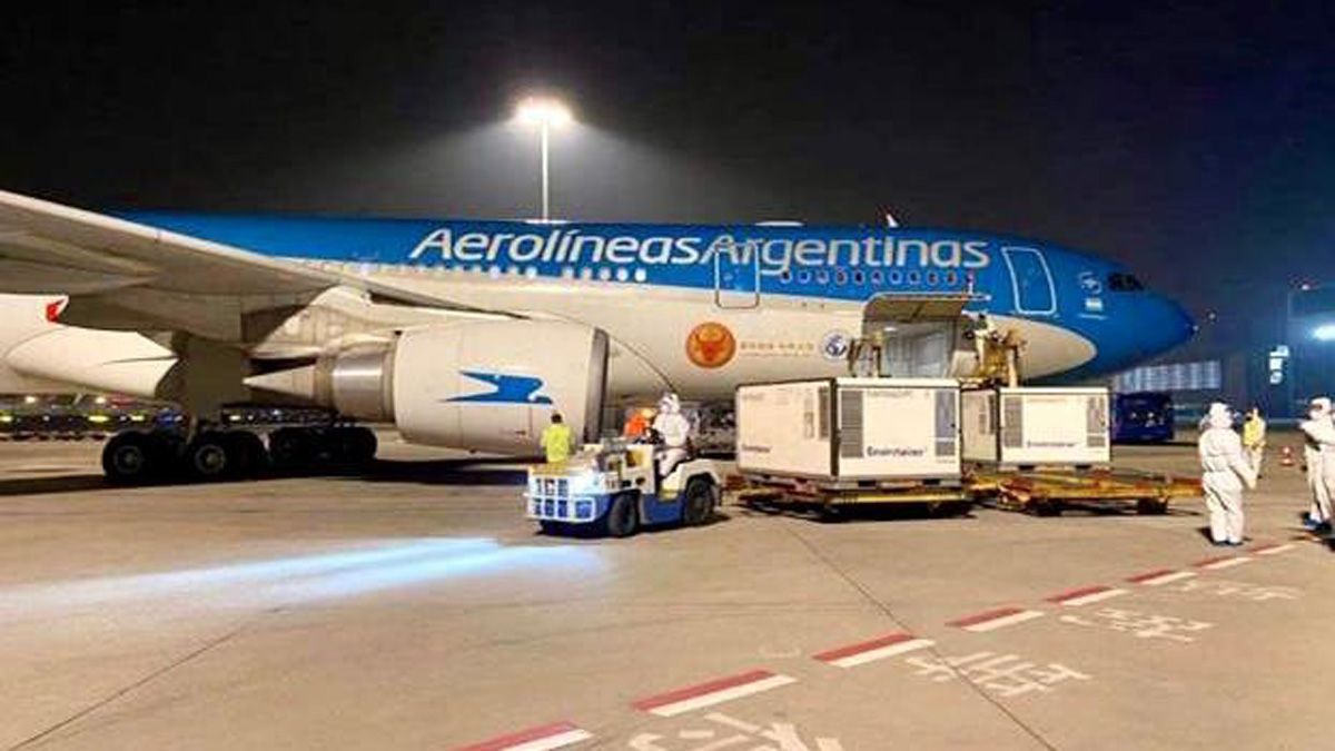 Las nuevas dosis de la vacuna rusa llegarán este domingo a la Argentina. Los dos aviones partieron el viernes a la noche hacia Moscú.