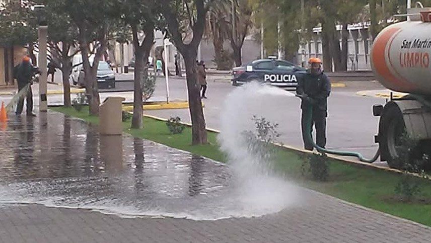 Fingen ser municipales de San Martín y ofrecen desinfectar casas por $200