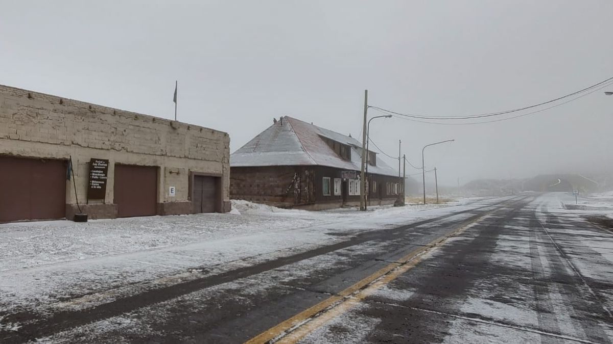El pronóstico de nevadas se cumplió y el Paso Cristo Redentor seguirá cerrado hasta que mejoren las condiciones para la transitabilidad segura. Imagen ilustrativa. El pronóstico de nevadas se cumplió y el Paso Cristo Redentor seguirá cerrado hasta que mejoren las condiciones para la transitabilidad segura. Imagen ilustrativa.