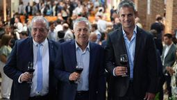 Walter Bressia, titular de Bodegas de Argentina; el gobernador Alfredo Cornejo y el presidente de la Cámara de Diputados de la Nación, Martín Menem. Walter Bressia, titular de Bodegas de Argentina; el gobernador Alfredo Cornejo y el presidente de la Cámara de Diputados de la Nación, Martín Menem.