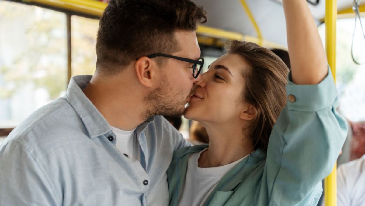 Qué significa que tu pareja te de un beso con los ojos abiertos.&nbsp;