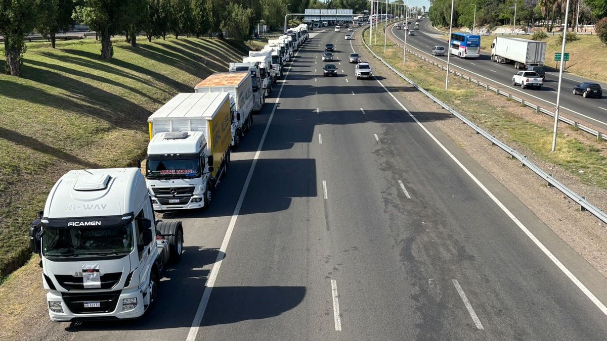 Propietarios de camiones (Aprocam) protestaron hace una semana por el aumento de la alícuota del impuesto Automotor que proyectada la ley impositiva 2025.