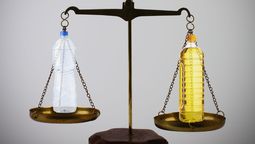 El acertijo mental más desafiante: ¿qué pesa más, un litro de agua o de aceite? El acertijo mental más desafiante: ¿qué pesa más, un litro de agua o de aceite?