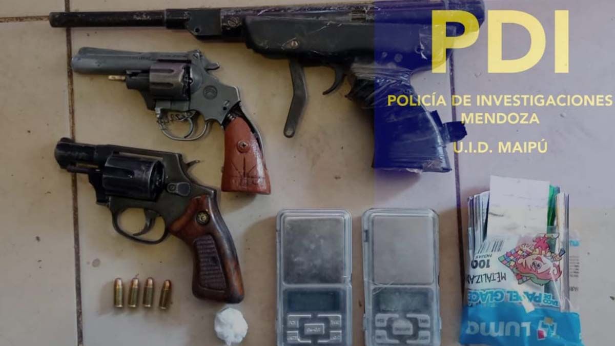 Había una escopeta entre las armas secuestradas en los allanamientos que se concretaron en Maipú.