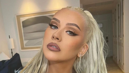 En bañador fluor, Christina Aguilera dejó a todos con la boca abierta