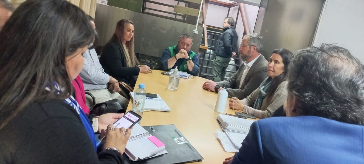 El secretario general de ATE, Roberto Macho volverá a sentarse a la mesa paritaria para anunciar si acepta o no la nueva oferta de aumentos que propuso el Gobierno el viernes pasado.&nbsp;
