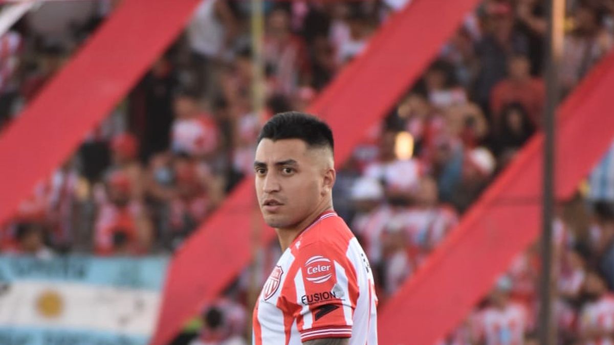 Iván Leszczuk le da mucho a su juego de mitad de cancha para adelante.