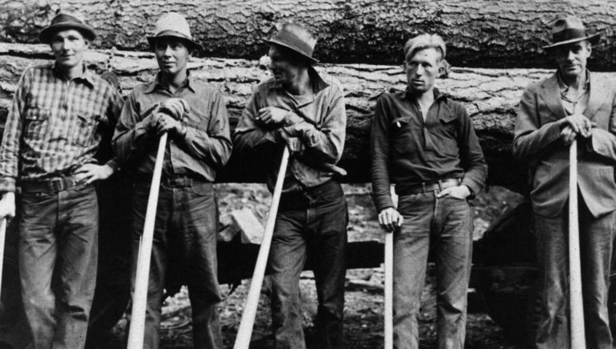 Una prenda de ropa con mucha historia y versatilidad que empezó como pieza de trabajo hasta transformarse en un icono urbano. Una prenda de ropa con mucha historia y versatilidad que empezó como pieza de trabajo hasta transformarse en un icono urbano. 