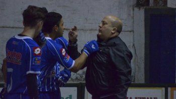 ¡Una locura! Salvaje agresión en un partido de hockey sobre patines
