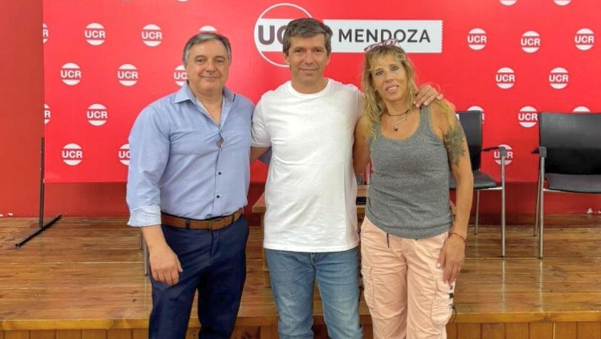 Gabriel Lima es uno de los nombres de Cambia Mendoza para las elecciones de febrero en Luján de Cuyo. Este sábado firmó su candidatura. Gabriel Lima es uno de los nombres de Cambia Mendoza para las elecciones de febrero en Luján de Cuyo. Este sábado firmó su candidatura.