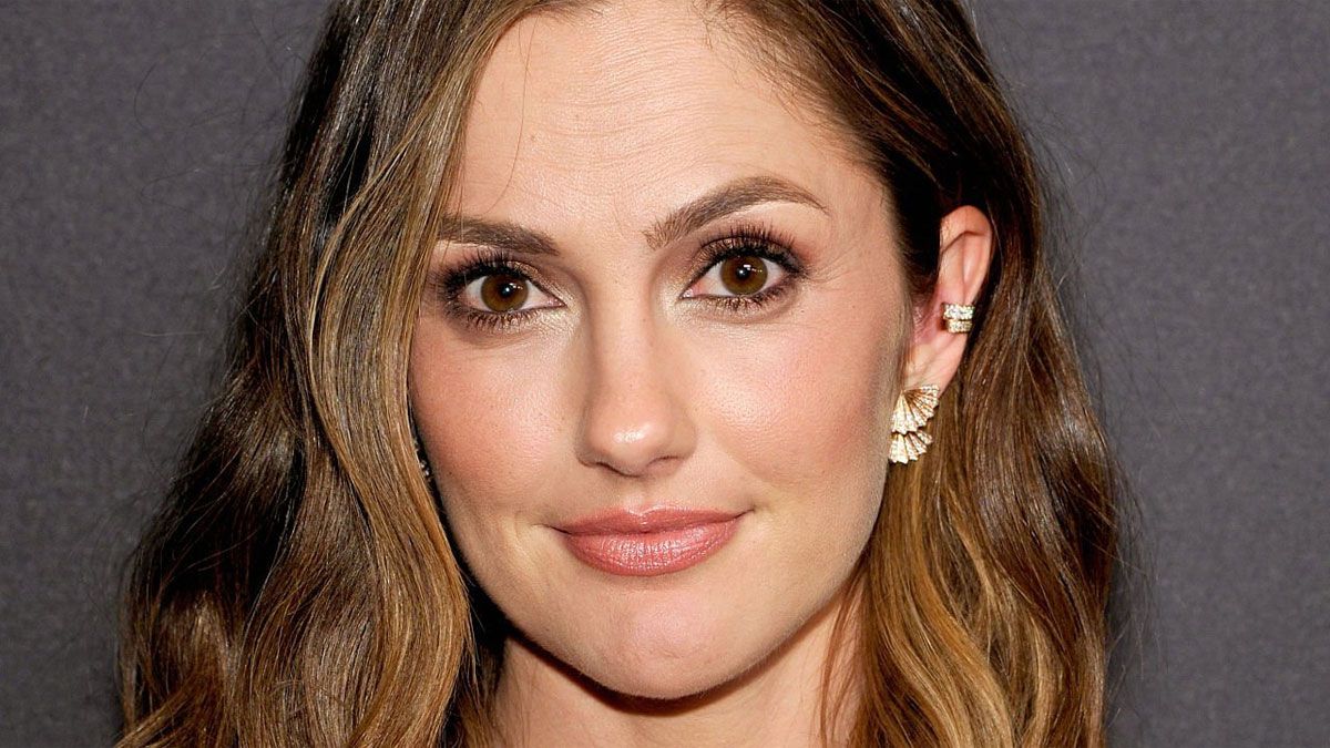 La actriz Minka Kelly interpreta a Quinn OGrady en la serie de Netflix.